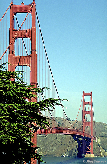 Blick vom Besucherzentrum entlang der Golden Gate Bridge