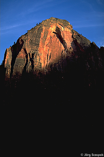 Zion NP, Red Arch Mountain glüht im Sonnenuntergang