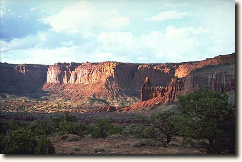 Capitol Reef NP: Chimney Rock