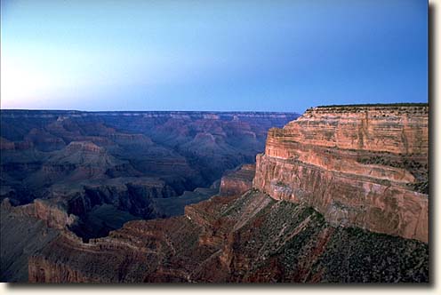 Die Landschaft des Grand Canyon nach Sonnenuntergang in einer Langzeitbelichtung Grand Canyon NP: Abendstimmung
