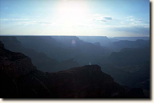 Grand Canyon NP: Grand Canyon im Gegenlicht