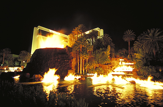Foto vom Ausbruch des künstlichen Vulkans vor dem Hotel Mirage am Las Vegas Boulevard