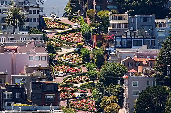 Blick auf die weltbekannten Kurven der Lombard Street