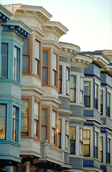 Foto einer Häuserzeile im klassischen Holzdesign in Pacific Heights, San Francisco